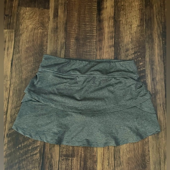 Selling mini skirt that's barely used dark greyish black and its a bit more mini - Picture 2 of 2